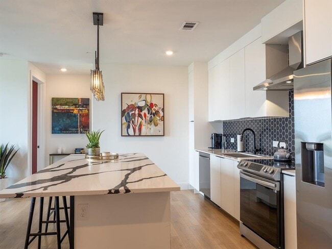 Building Photo - 1701 Simond Ave Ave