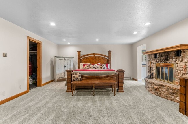 Building Photo - Sedalia Oasis on 8+ Acres