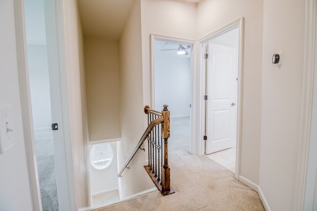 Building Photo - 2048 Oglethorpe Dr