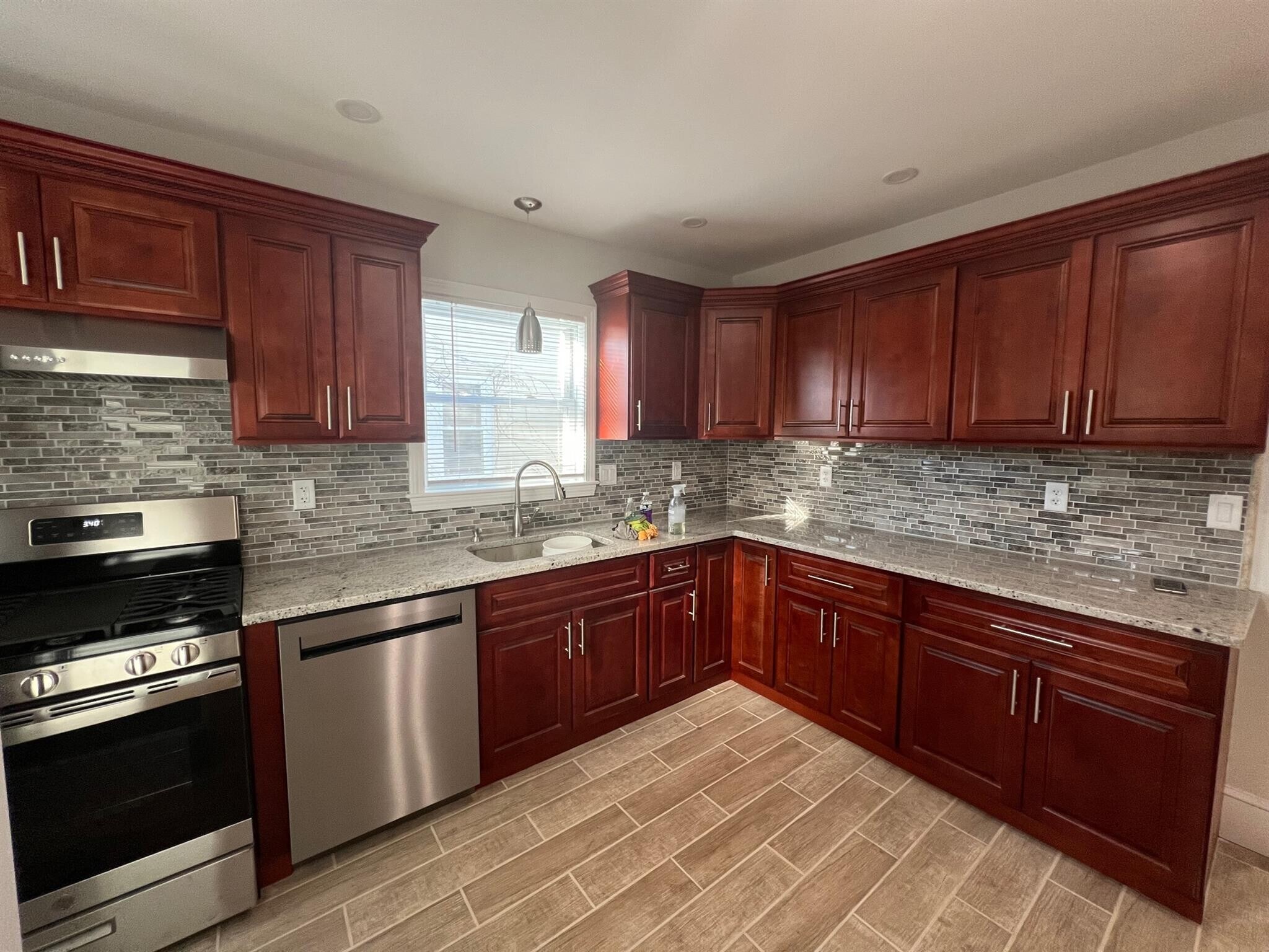 Building Photo - 10 Cady Ave