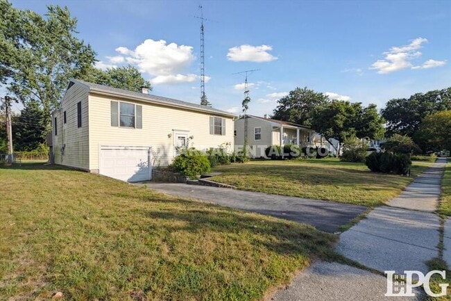 Primary Photo - 4616 Longfellow Rd