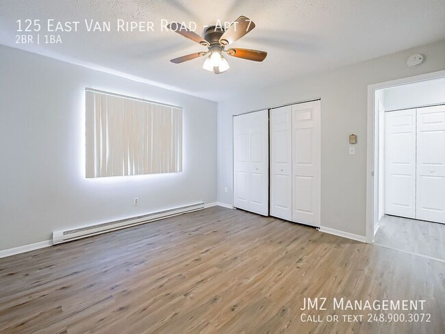 Building Photo - 125 E Van Riper Rd