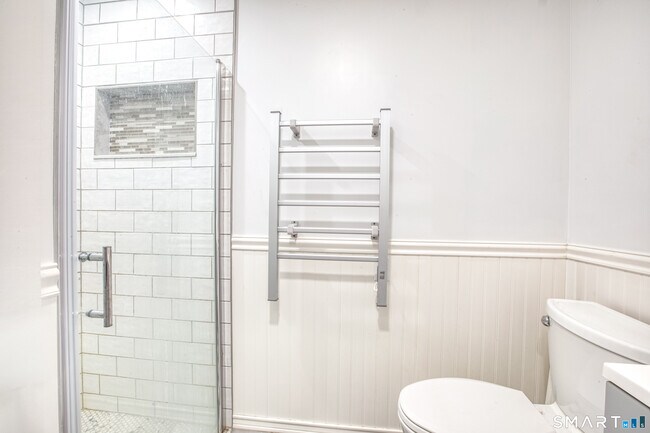 Building Photo - 51 Old Kings Hwy