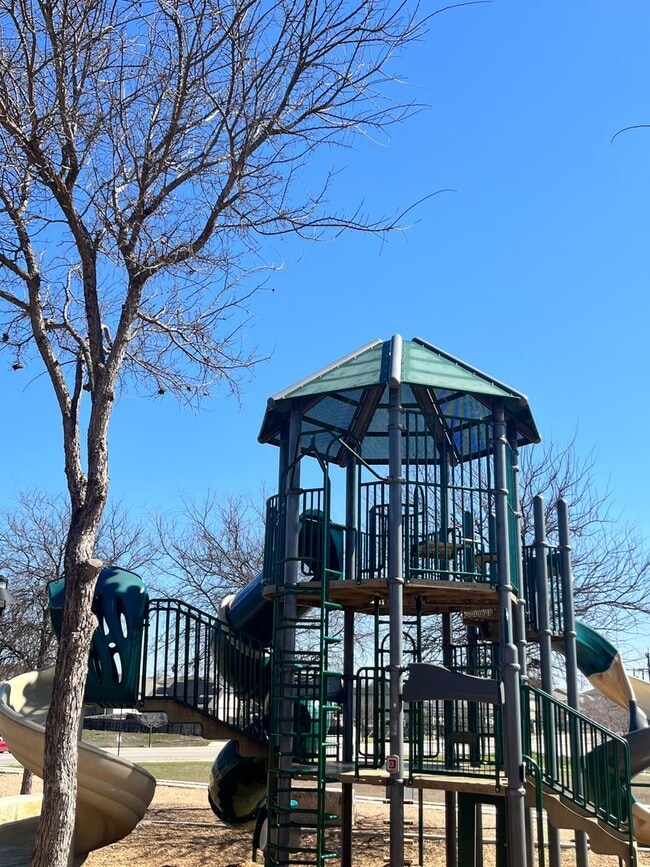 Building Photo - HALF OFF First Month Rent located near Lac...