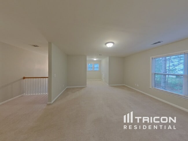 Building Photo - 5371 Lakerock Dr SW