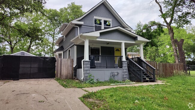 Building Photo - 3858 E 62nd St
