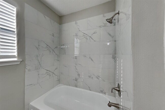Building Photo - 16418 Wellers Way