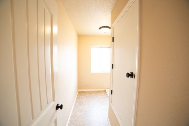 Building Photo - Newer Construction Townhome in Canby