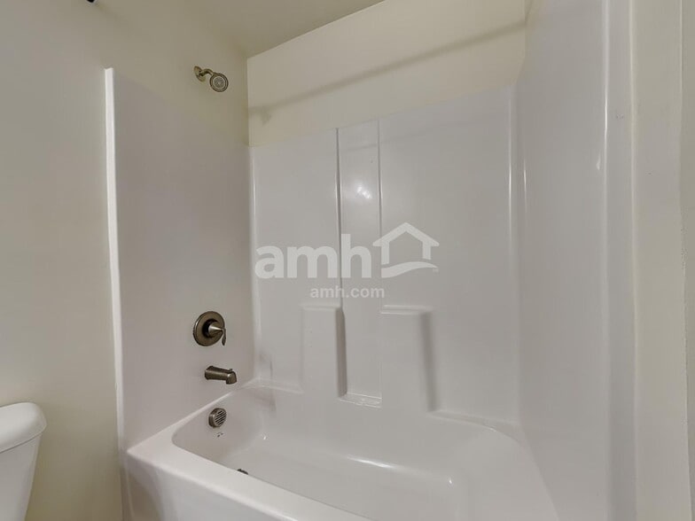 Building Photo - 597 Woodall Rd