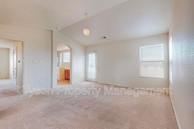 Building Photo - 2420 Falesco Dr SE
