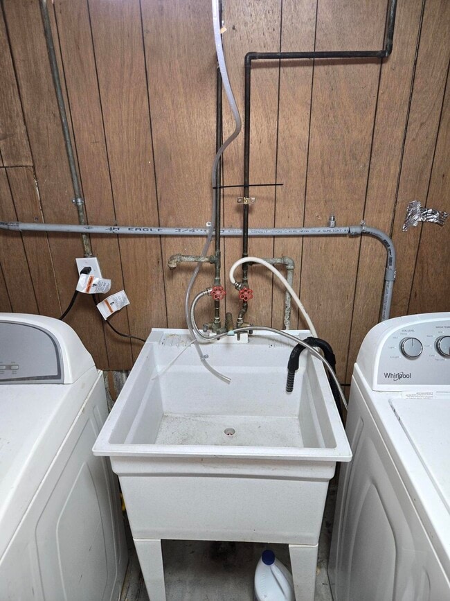 Building Photo - 27294 W Pleasant Ridge Dr