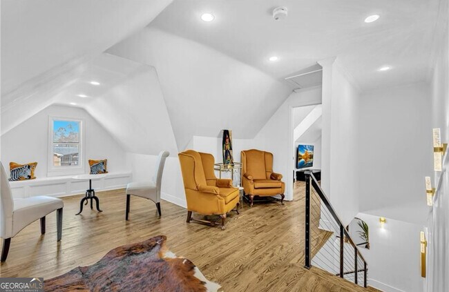 Building Photo - 1774 Vesta Ave