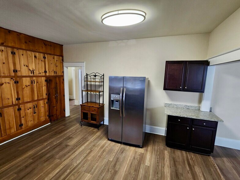 Kitchen - 1628 S Main St