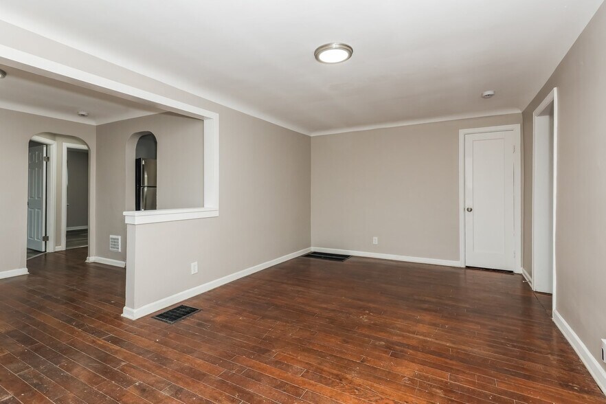 Building Photo - 4311 Winona Ave