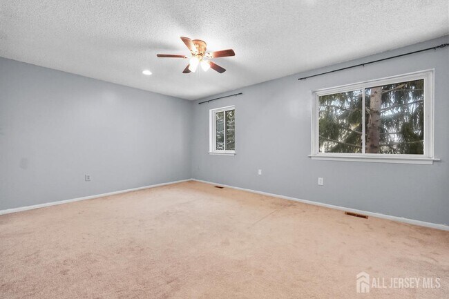 Building Photo - 151 Tennyson Dr