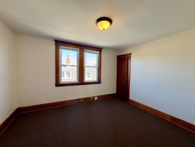 Building Photo - Fantastic 3-Bedroom Overlea Home with Open-Floor Plan!