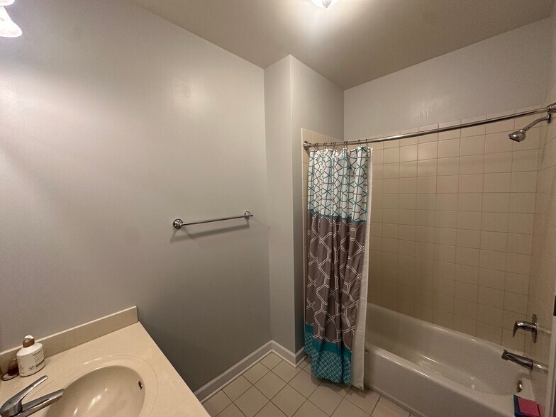 Building Photo - 1400 S Michigan Ave