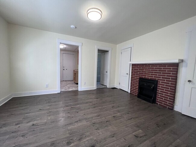 Building Photo - Cozy 1BR apartment now available!
