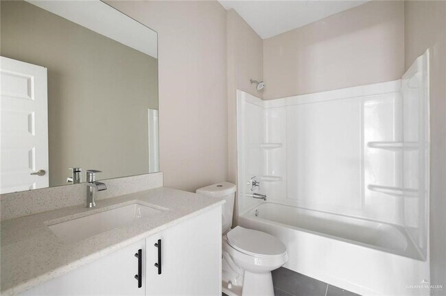 Building Photo - 18 Frio Ave