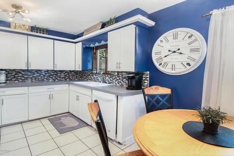 Building Photo - 122 Cambridge Ave