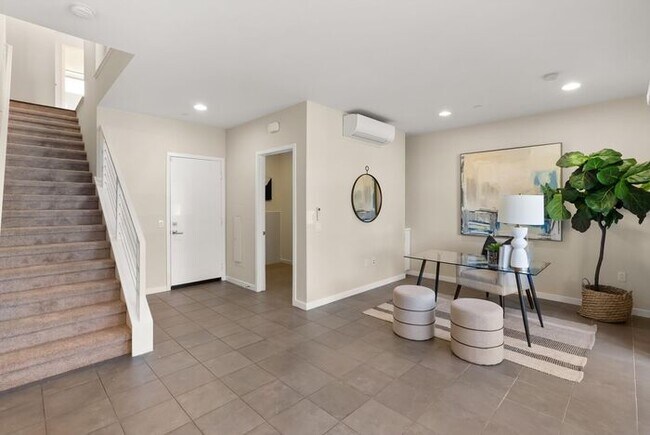 Building Photo - Superior Point