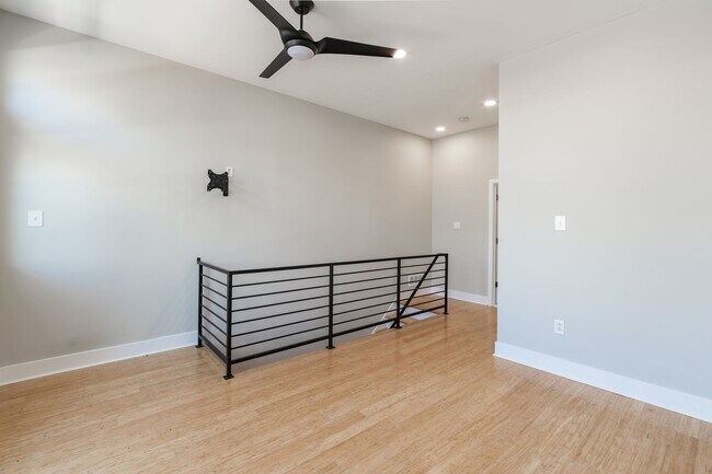 Building Photo - Three Bedroom Graduate Hospital Townhome
