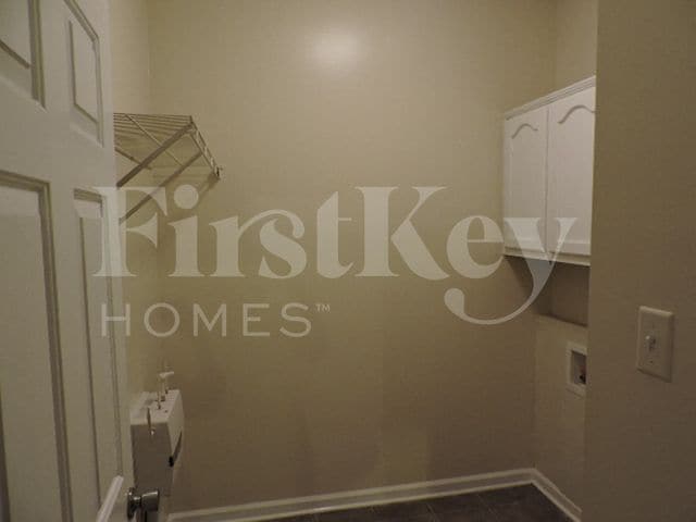 Building Photo - 8554 Mill Farm Cove