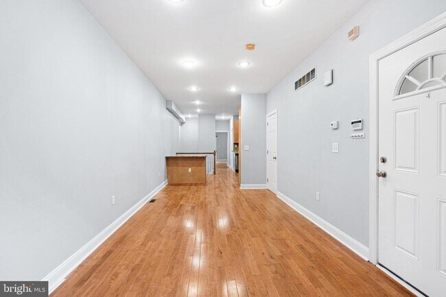 Building Photo - 2339 Catharine St