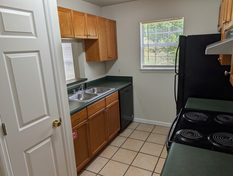 Kitchen 2 - 2423 Chateau Ln