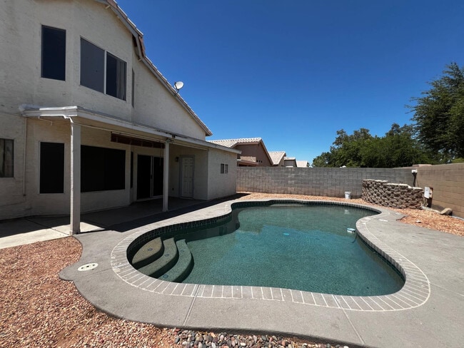 Building Photo - 1631 N Garrett Dr
