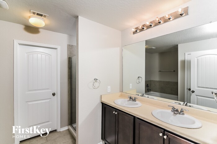 Building Photo - 15143 Cinnamon Teal