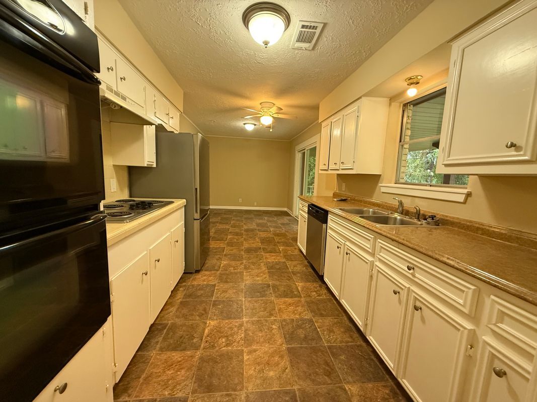 Building Photo - 107 State Hwy 75 N