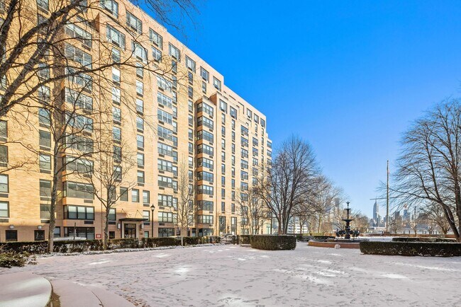 Building Photo - 2 Constitution Ct