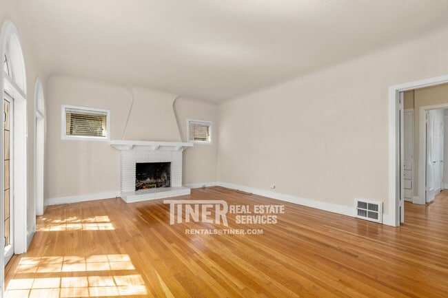 Building Photo - 842 42nd St