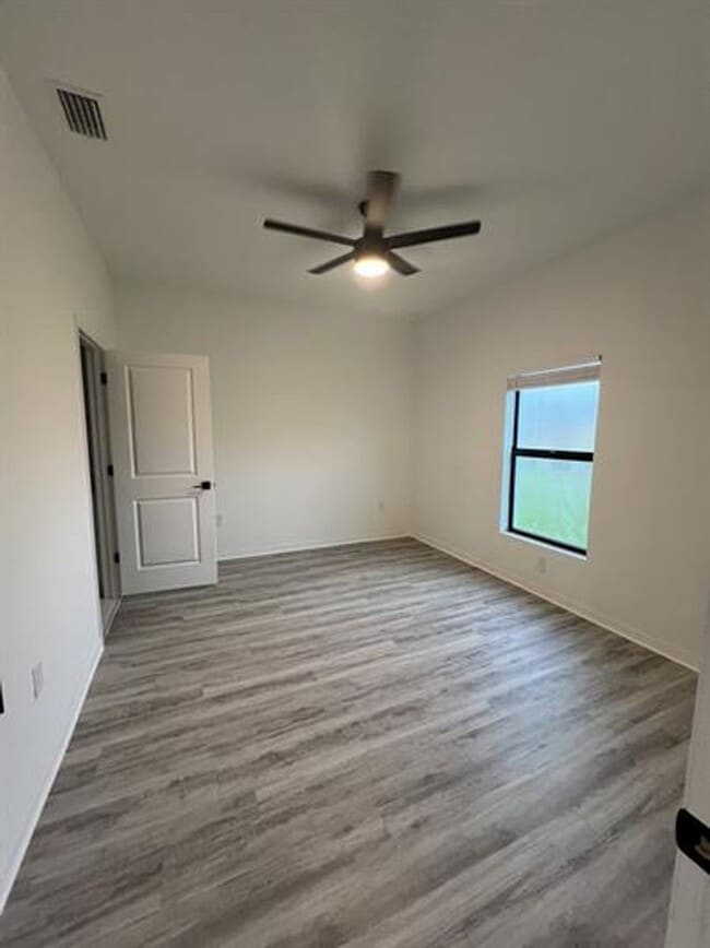 Building Photo - 4214 Santa Barbara Blvd