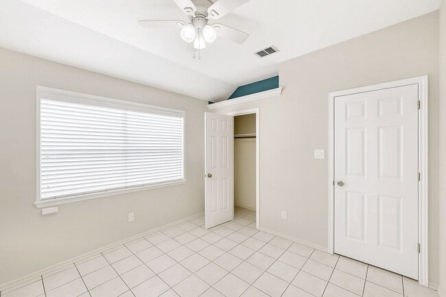 Building Photo - 3-Bedroom Home for Lease in Carrollton – U...