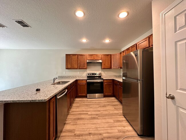 Building Photo - Pritchard Point - Three Bedroom Home