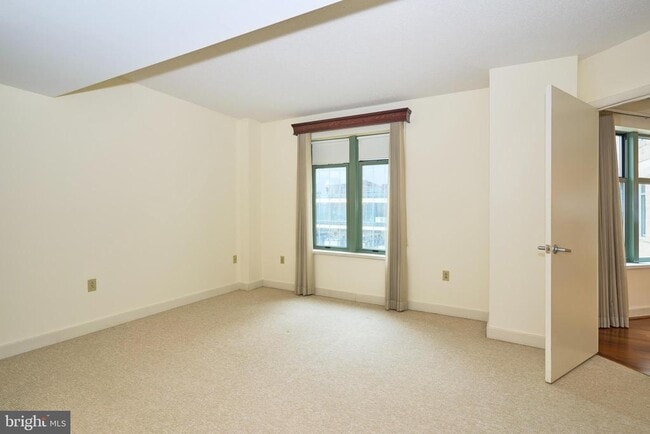 Building Photo - 1150 K St NW