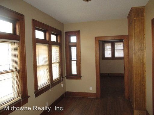 Building Photo - 726 E Washington Blvd