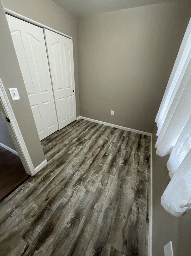 Building Photo - 5811 Wagon Wheel Ln