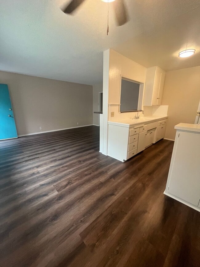 Building Photo - Ocean Blvd. 1 bedroom Condo
