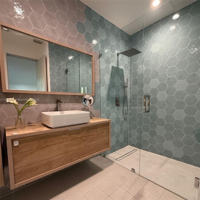 Building Photo - 1345 SW 60th Ct