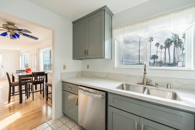 Building Photo - San Pedro Unit with Spectacular Ocean/Mari...