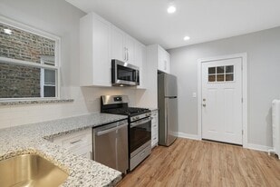 Building Photo - 5746 N Maplewood Ave