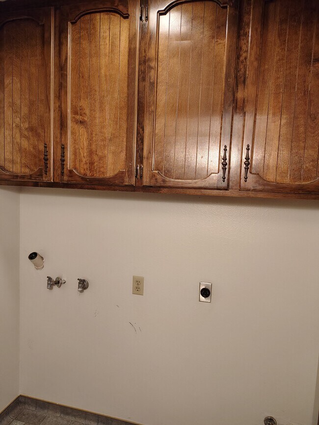 Laundry - 1100 S Edison St