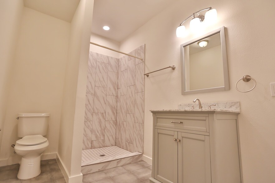 Master Bathroom - 3203 Elgin St