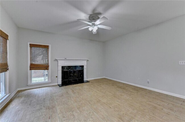 Building Photo - 2835 Crestmont Ct