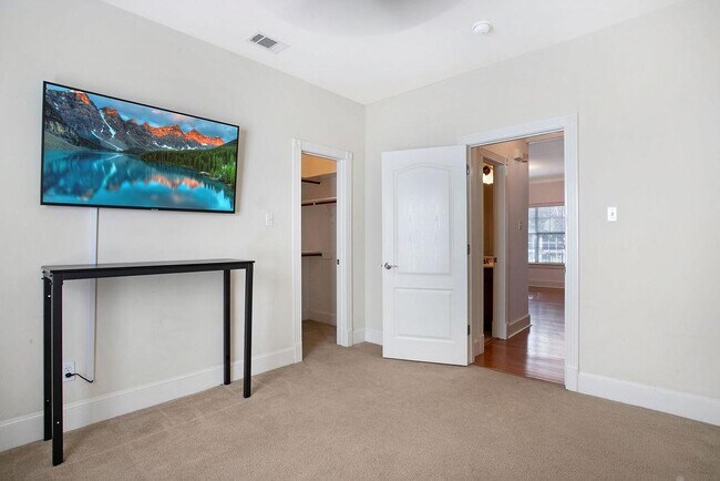 Building Photo - 6715 Windrift Way