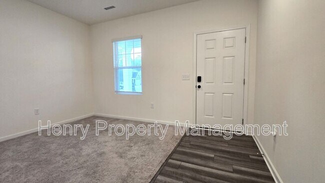 Building Photo - 14 White Hart Ct