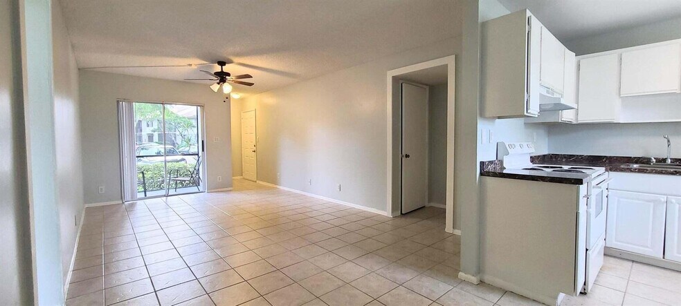Building Photo - 701 Gardens Dr